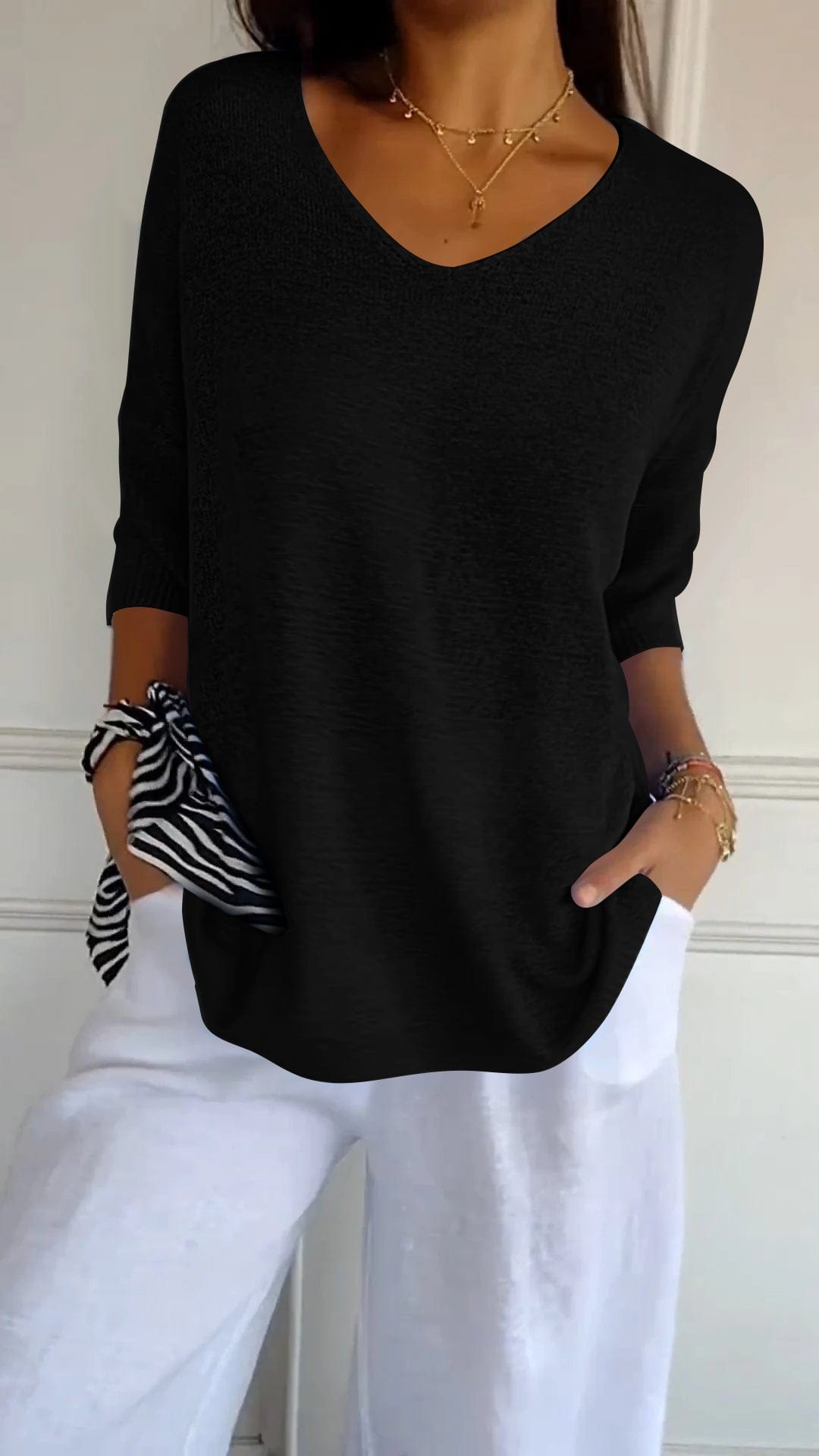 HANNA | CLASSIC V-NECK SWEATER