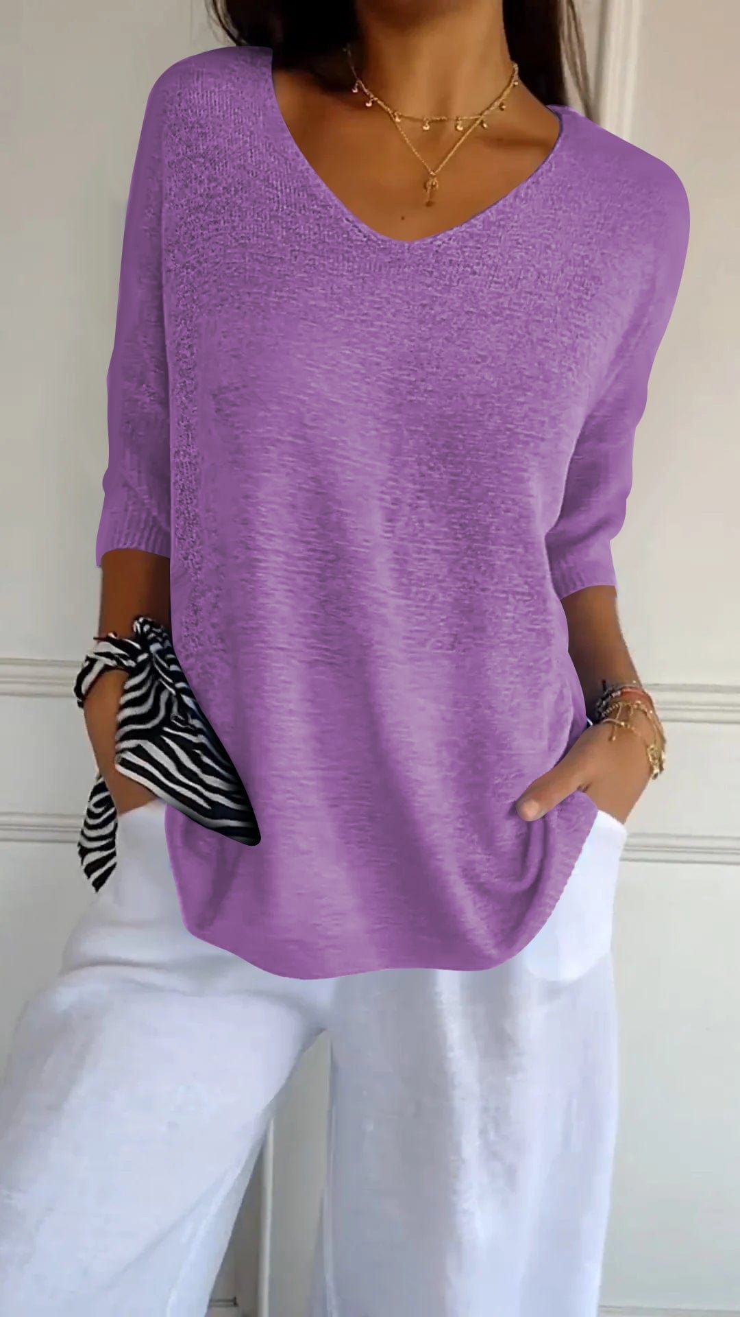 HANNA | CLASSIC V-NECK SWEATER